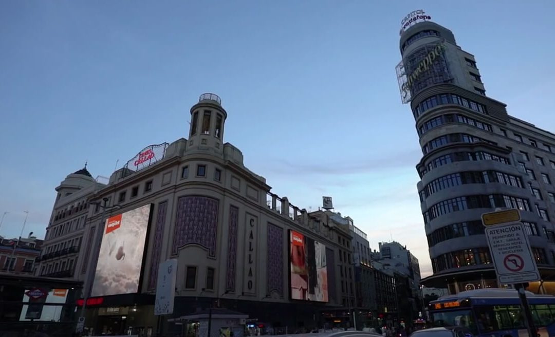 THE SCREENS OF CALLAO, PROTAGONISTS OF A SYNCHRONIZED ACTION OF EASYJET
