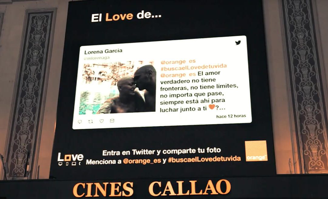 ORANGE FILLS THE SCREENS OF CALLAO CITY LIGHTS WITH LOVE MESSAGES