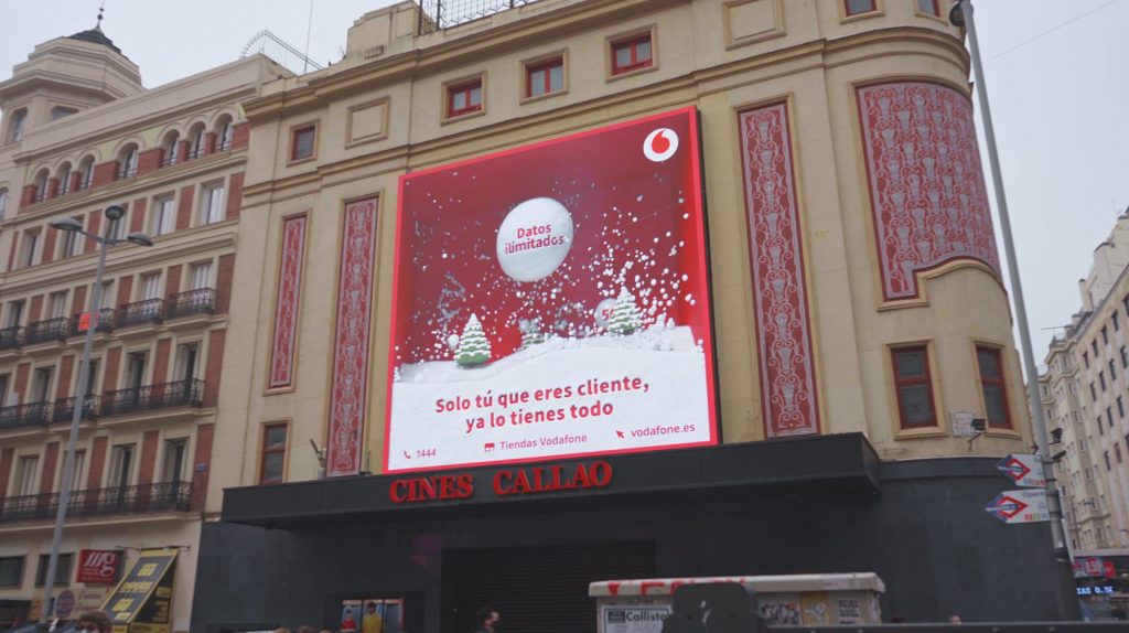 VODAFONE, MRS. RUSHMORE AND YMEDIA MAKE THE FIRST 3D CAMPAIGN IN CALLAO CITY LIGHTS