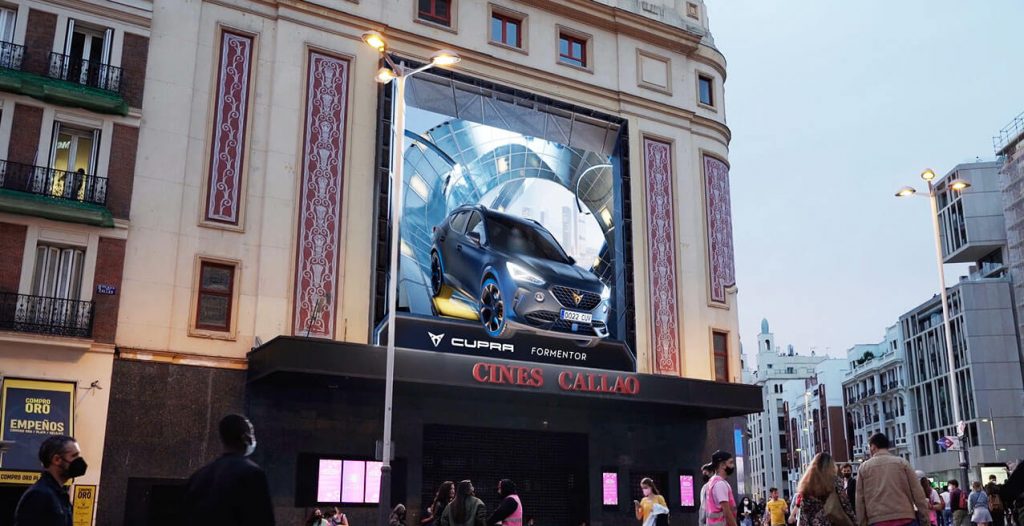 THE NEW CUPRA FORMENTOR MAKES ITS WAY ON A ROAD WITHOUT LIMITS AT CALLAO CITY LIGHTS