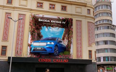 CALLAO CITY LIGHTS FLORECE AL PASO DEL NUEVO ŠKODA ENYAQ iV