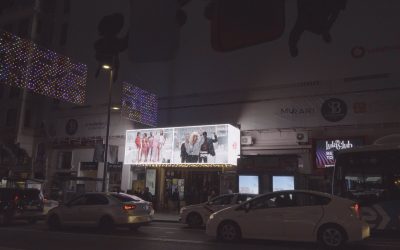 H&M DRESSES THE SCREENS OF THE GRAN VÍA CIRCUIT FOR A CHRISTMAS PARTY