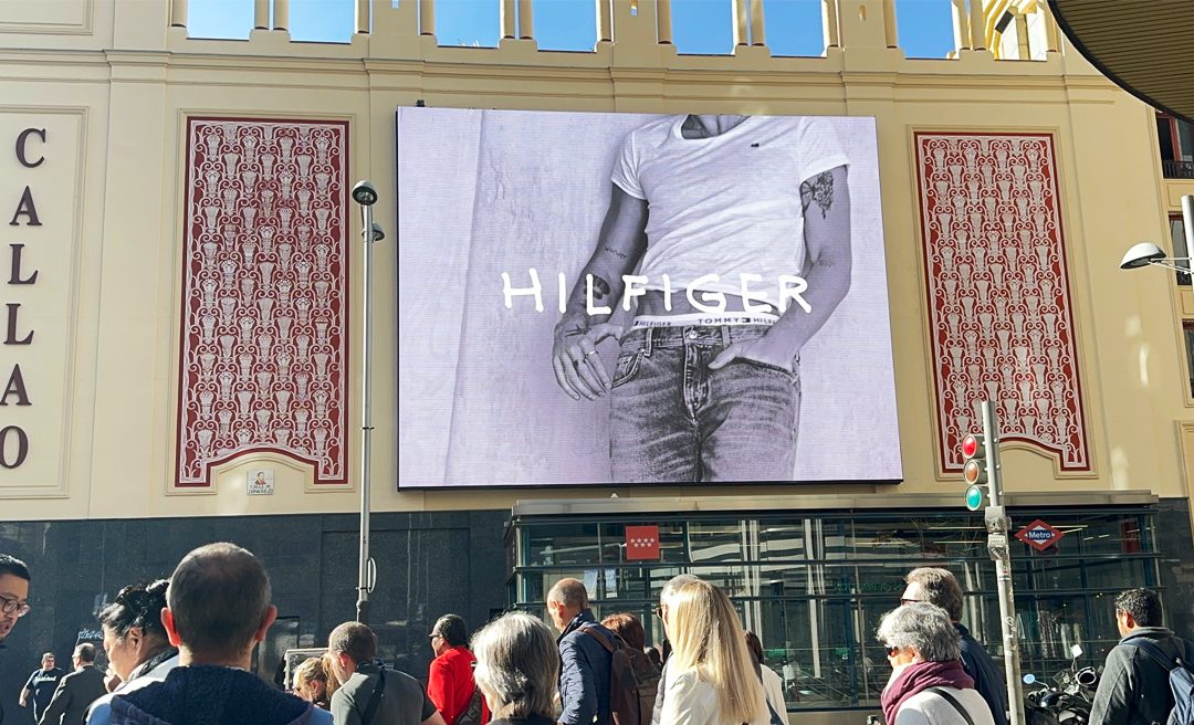 TOMMY HILFIGER LANZA NUEVA COLECCIÓN CON SHAWN MENDES EN CALLAO CITY LIGHTS