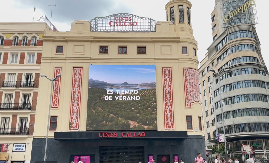 LA PUBLICIDAD MÁS REFRESCANTE DA LA BIENVENIDA AL VERANO EN CALLAO CITY LIGHTS Y CIRCUITO GRAN VÍA