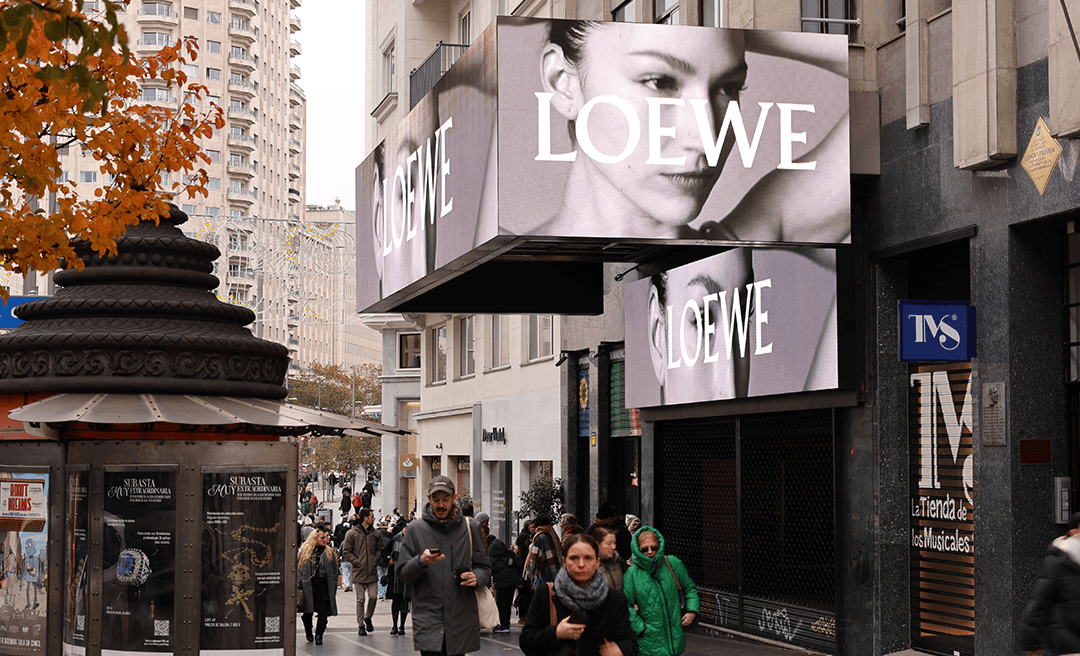 LOEWE PERFUMA EL CENTRO DE MADRID CON UNA NUEVA CAMPAÑA EN CIRCUITO GRAN VÍA