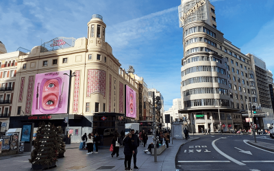 MAYBELLINE FLIES HIGH IN CALLAO WITH SKY LASH