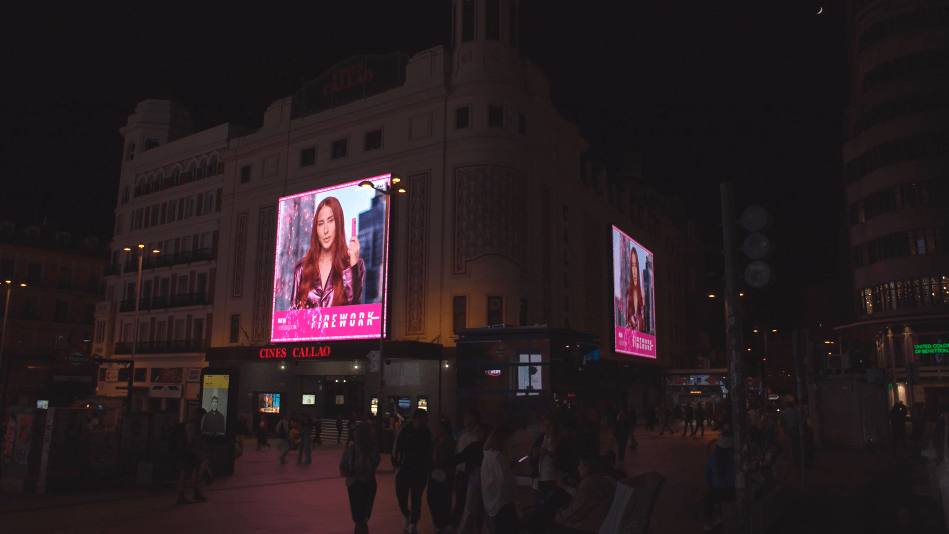 MAYBELLINE HAS FIREWORKS IN THE CALLAO SQUARE Callao City Lights