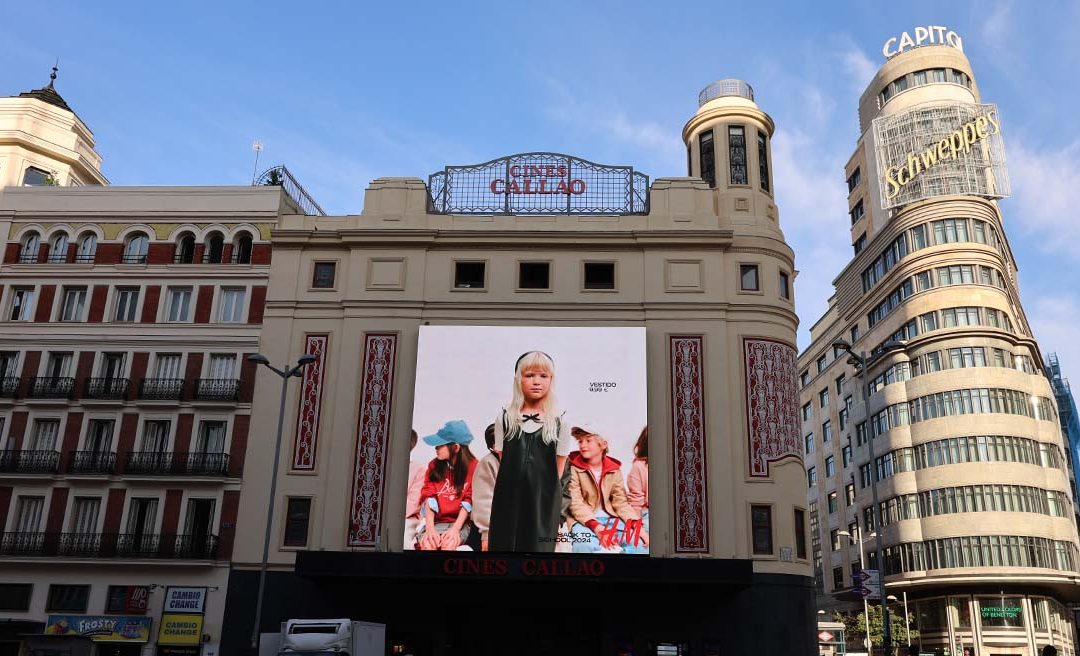 H&M ‘VUELVE AL COLE’ EN CALLAO CITY LIGHTS