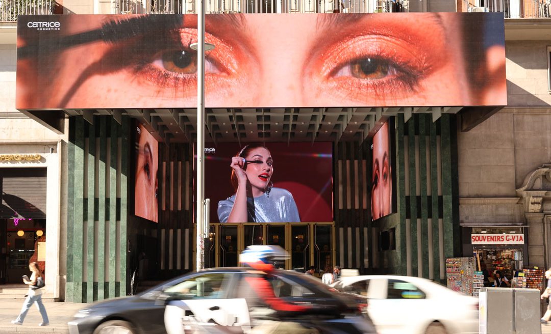 CATRICE BRILLA CON SU MÁSCARA DE PESTAÑAS EN CIRCUITO GRAN VÍA