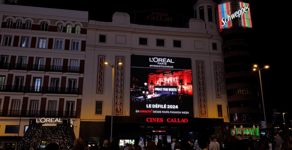 Le Défilé L'Oréal Paris en Callao DOOH