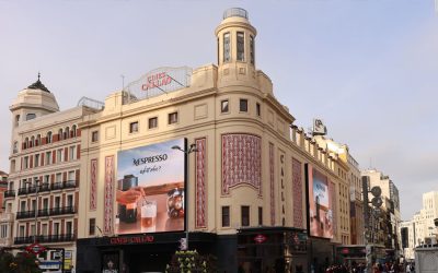 LUJO, INTRIGA Y HUMOR, EN LA NUEVA CAMPAÑA DE NESPRESSO EN CALLAO CITY LIGHTS