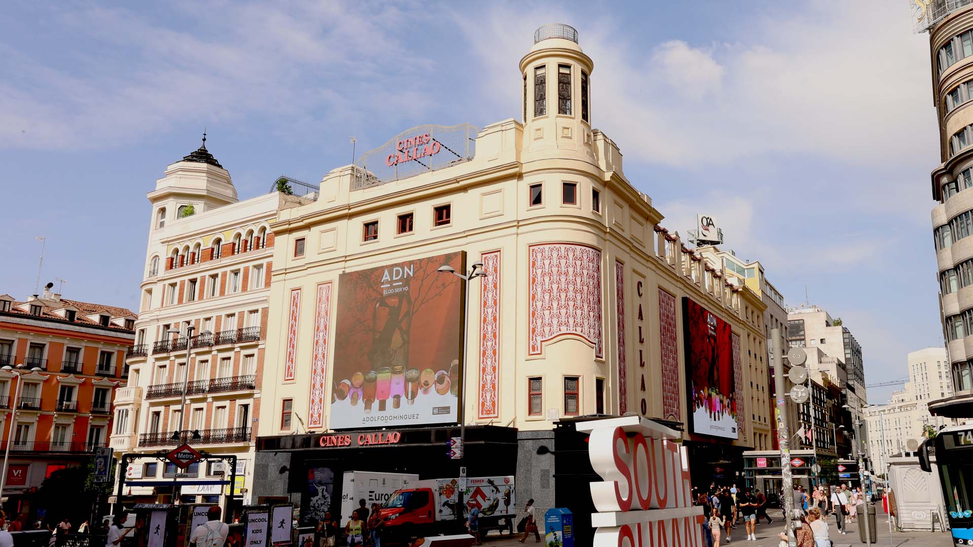 ADOLFO DOMÍNGUEZ DOOH MADRID