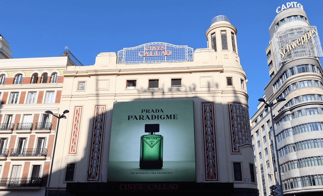 PRADA LANZA PARADIGME CON TOM HOLLAND EN CALLAO CITY LIGHTS