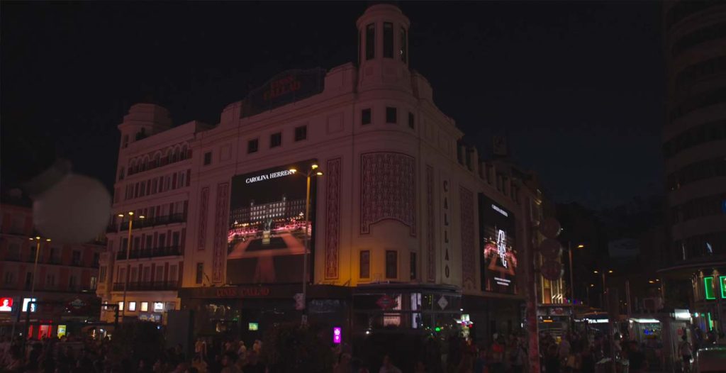 CALLAO CITY LIGHTS RETRANSMITE EN DIRECTO EL DESFILE DE CAROLINA HERRERA CELEBRADO EN LA PLAZA MAYOR