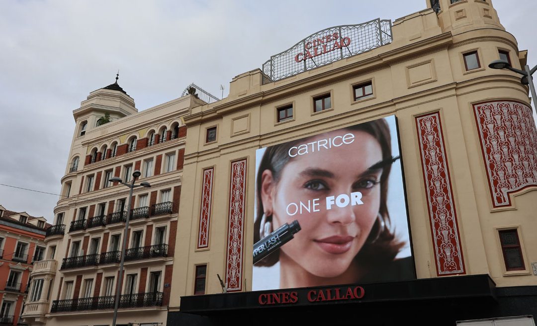 CATRICE PRESENTS ITS NEW MASCARA AT CALLAO CITY LIGHTS