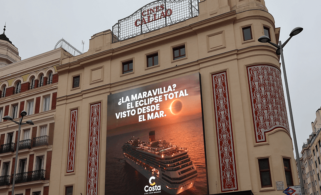 COSTA CRUISES INVITES US TO ENJOY A HOLIDAY WITH ITS CAMPAIGN IN CALLAO CITY LIGHTS