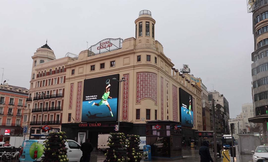 NIKE ENSALZA LA PROEZA DE ALCARAZ EN SU NUEVA CAMPAÑA EN CALLAO CITY LIGHTS