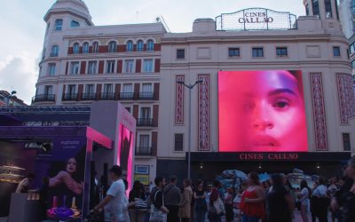 EUPHORIA DE CALVIN KLEIN Y ROSALÍA INVITAN A MOSTRAR EL LADO MÁS SENSUAL EN CALLAO CITY LIGHTS
