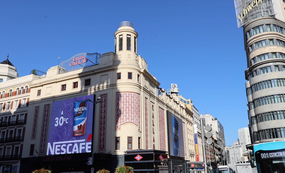 NESCAFÉ LATTE CAPPUCCINO TIRA DE INGENIO, EN CALLAO CITY LIGHTS