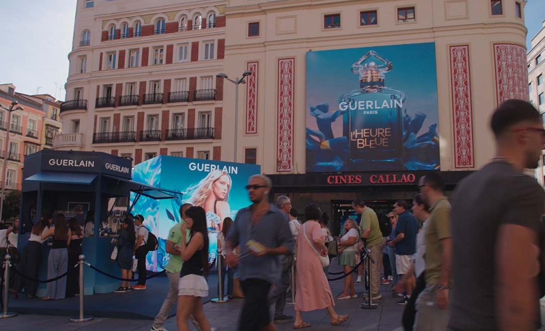 GUERLAIN CONVIERTE CALLAO EN UN VIAJE AL UNIVERSO DE L´HEURE BLEUE