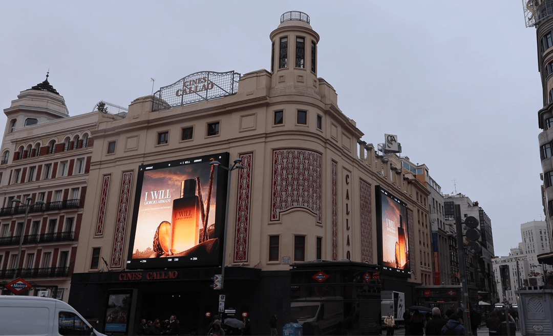 ARMANI DESPLIEGA SU NUEVA FRAGANCIA EN CALLAO CITY LIGHTS
