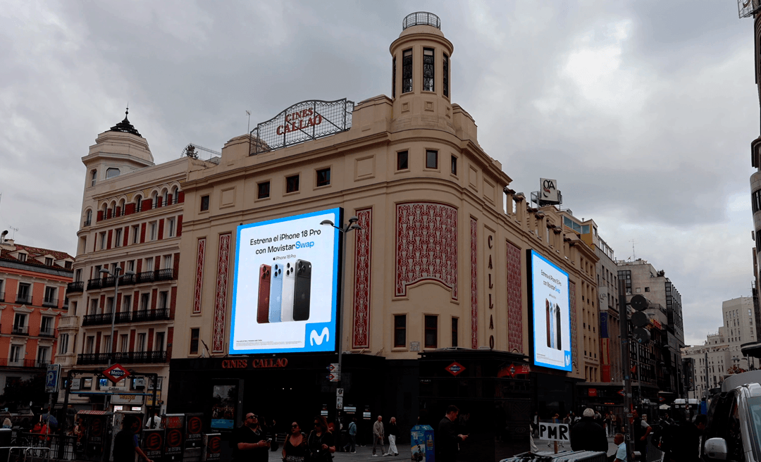 MOVISTAR SWAP INVITES US TO TRY OUT THE IPHONE 18 PRO AT CALLAO CITY LIGHTS