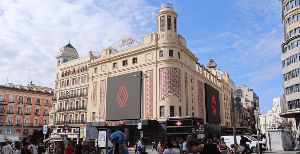 RENAULT CLIO DOOH MADRID